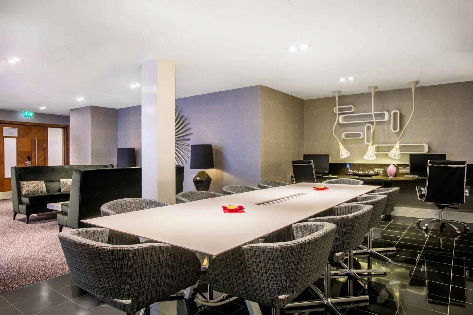 Crowne Plaza London Ealing By Ihg Hotel Eksteriør billede